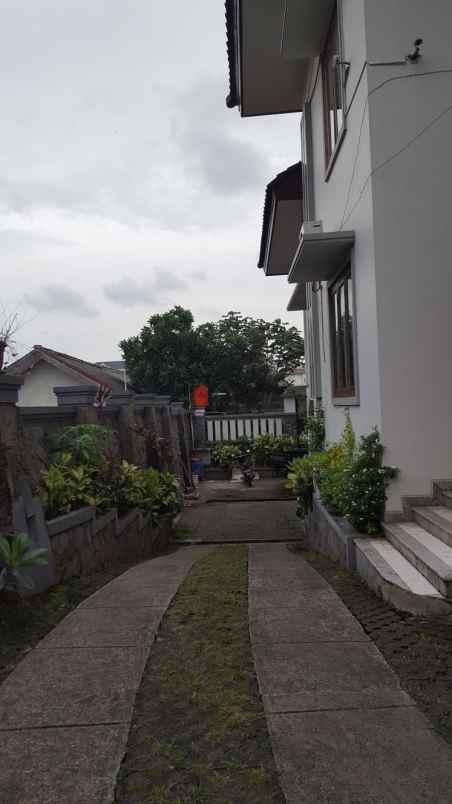 rumah kemang timur