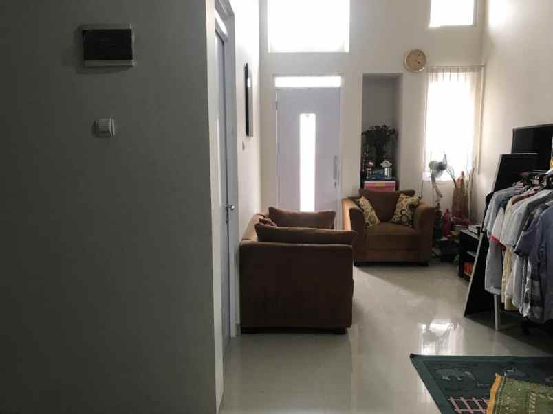 rumah kota baru parahyangan