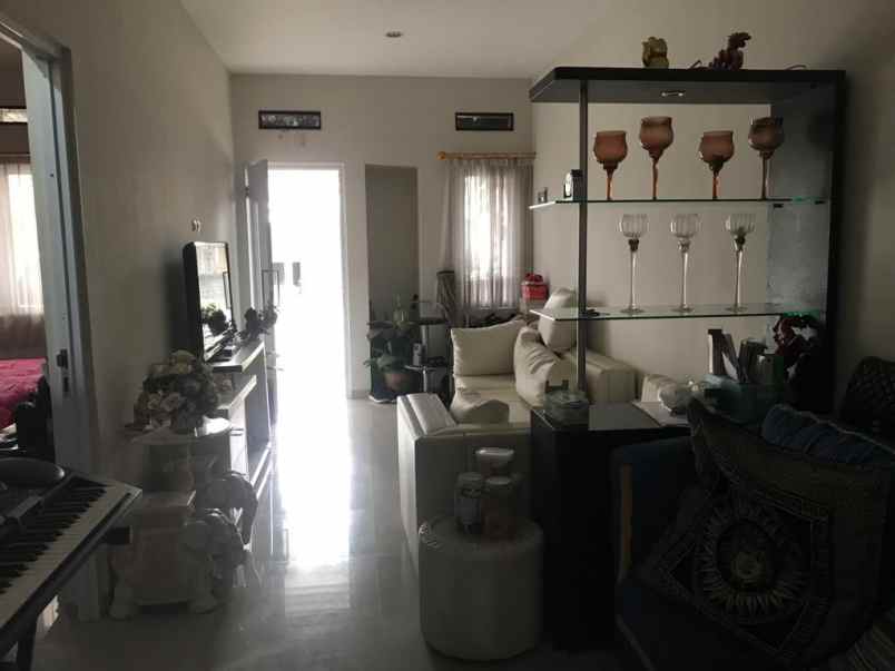 rumah kota baru parahyangan