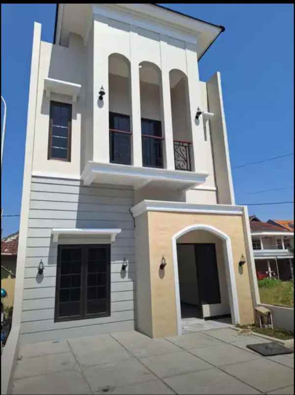 rumah mewah bebas banjir di cluster banyumanik