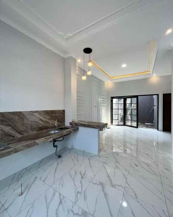 rumah mewah desain klasik eropa di ngemplak sleman