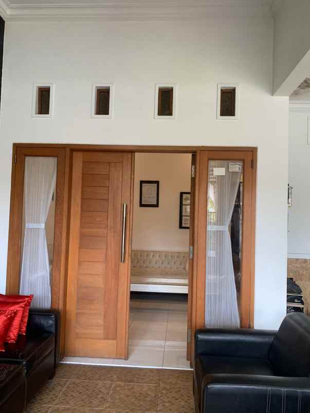 rumah mewah modern lokasi dekat plaza araya