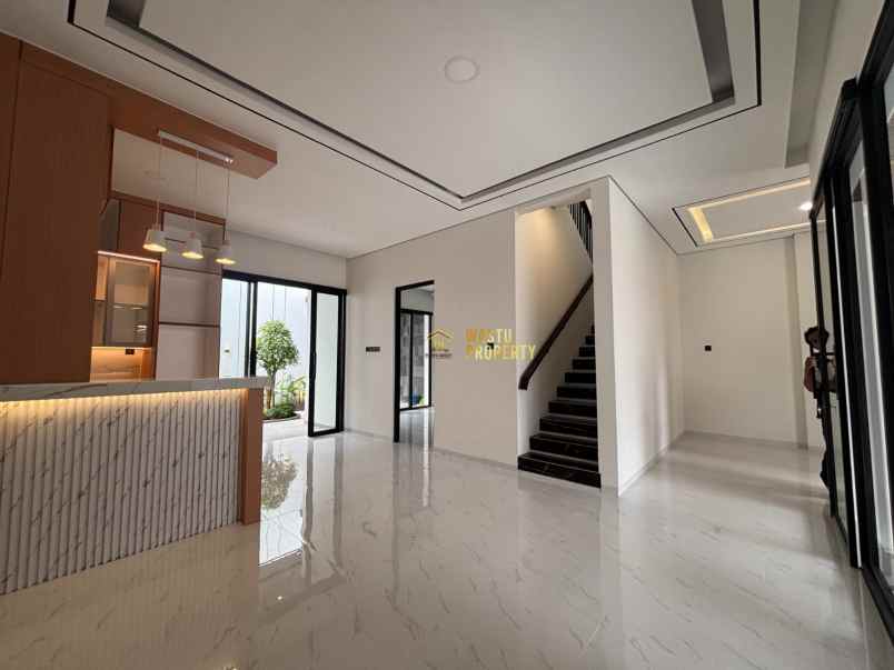 rumah mewah private pool lokasi premium dekat monjali