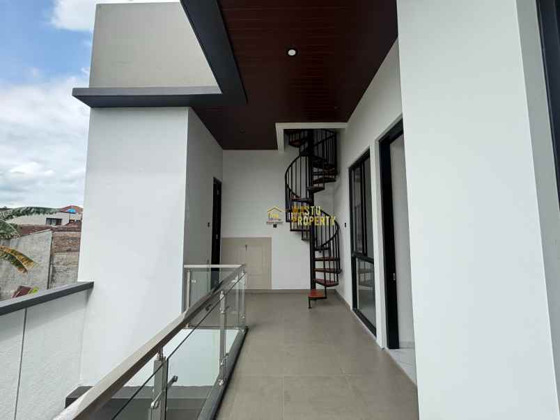 rumah mewah private pool lokasi premium dekat monjali