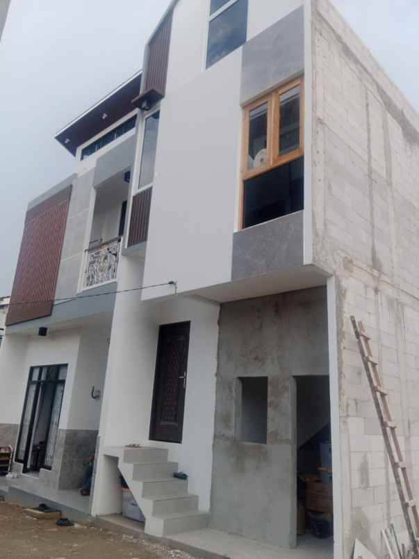 rumah mewah utan kayu matraman dekat unj shm