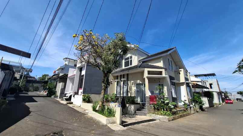 rumah minimalis komplek cihanjuang full renovasi hook