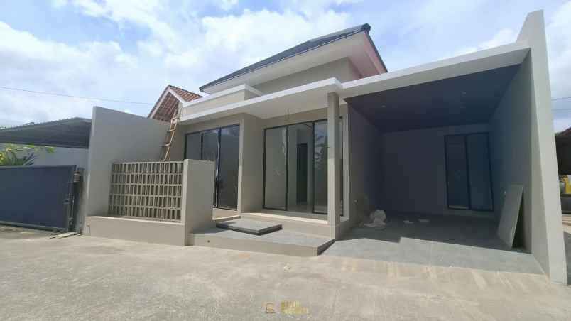 rumah modern view sawah di purwomartani kalasan