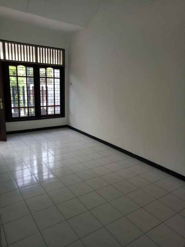 rumah nyaman di wisma permai strategis