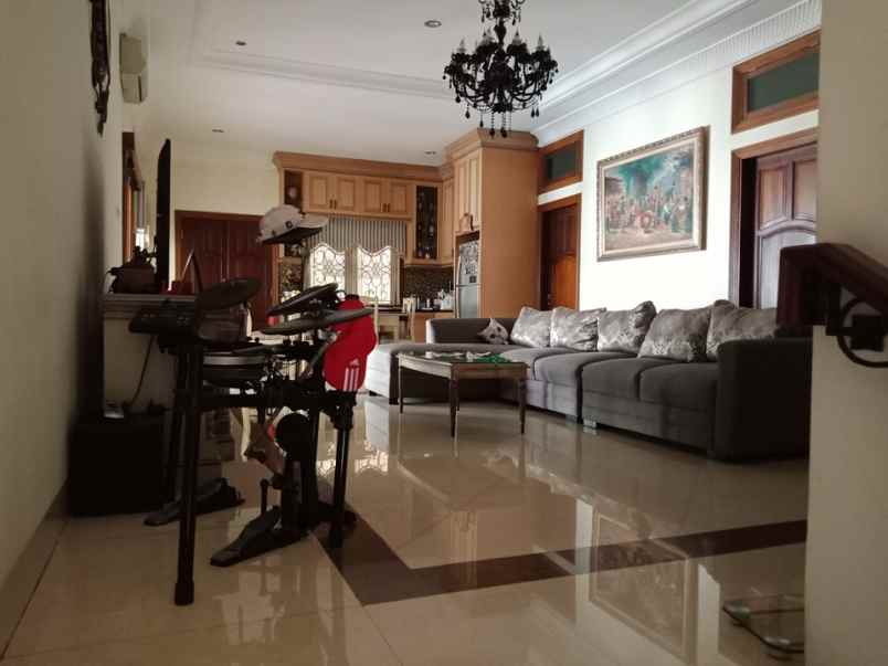 rumah raffles hills jl aternatif