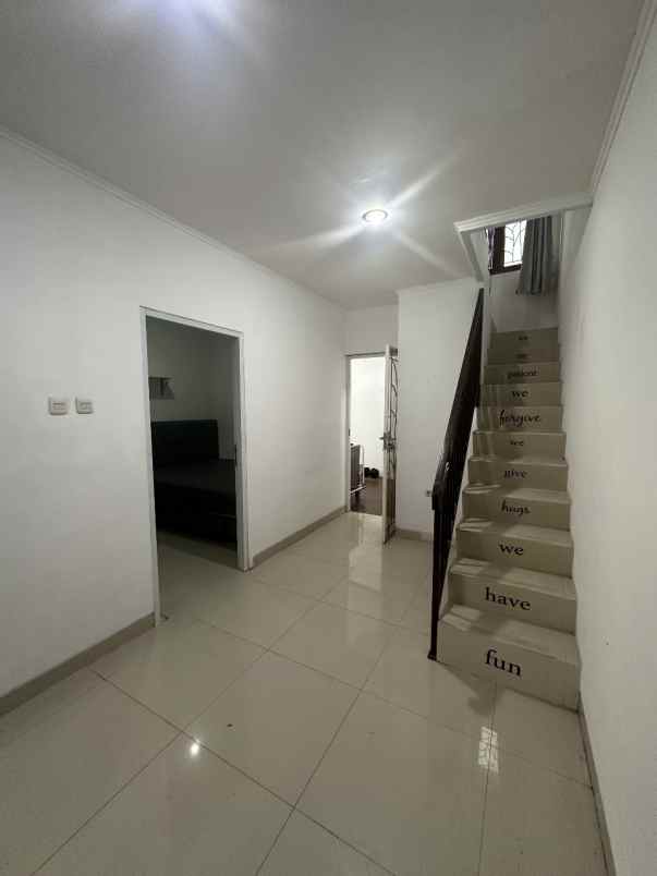 rumah ready serua ciputat bonus furnished