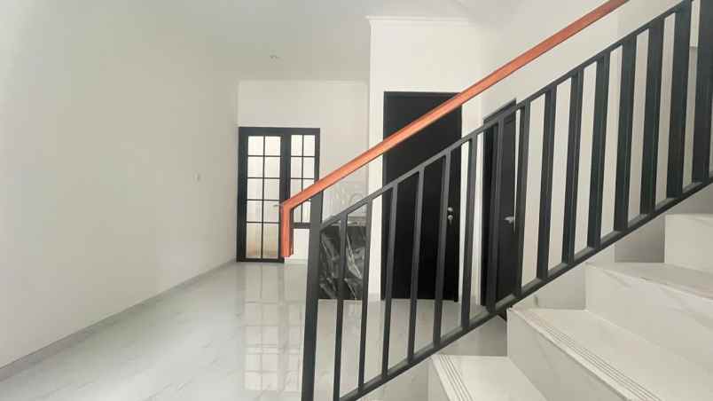 rumah rungkut asri utara shm ready