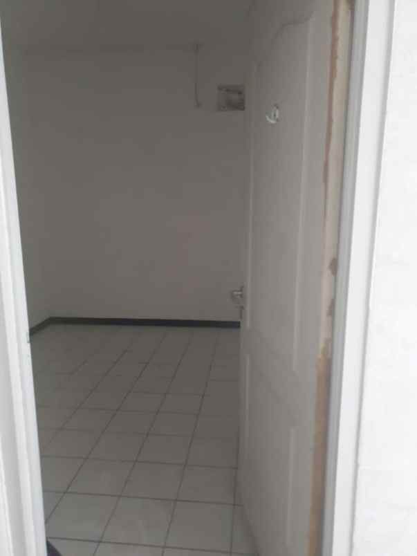 rumah semi gudang klampis semolo nett