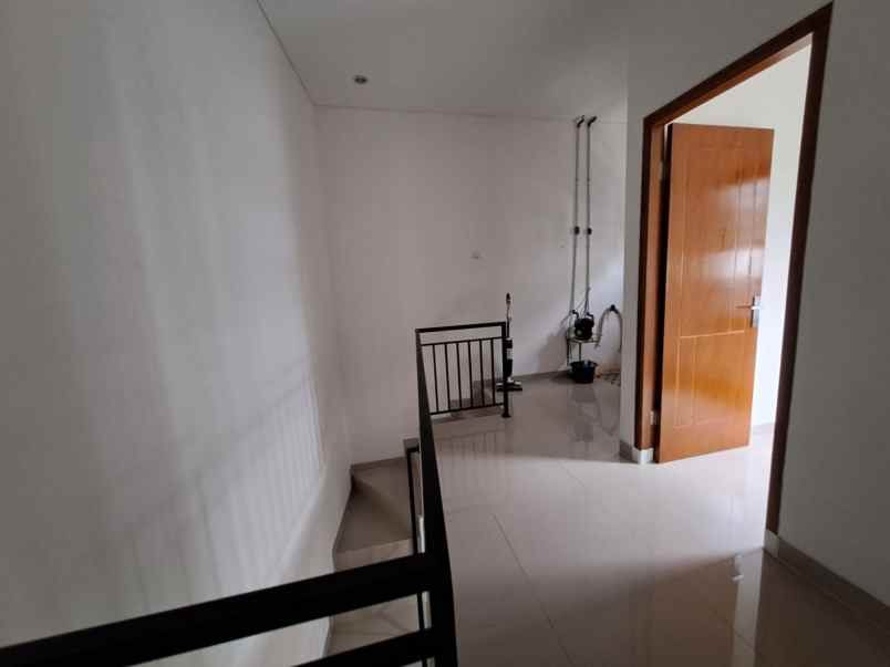 rumah siap huni dan strategis di cimanggis depok