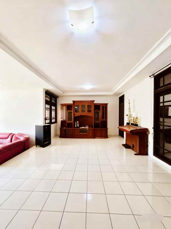 rumah terawat apik di pondok bambu duren sawit