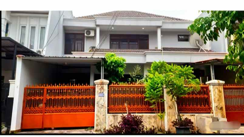 rumah terawat apik di pondok bambu duren sawit