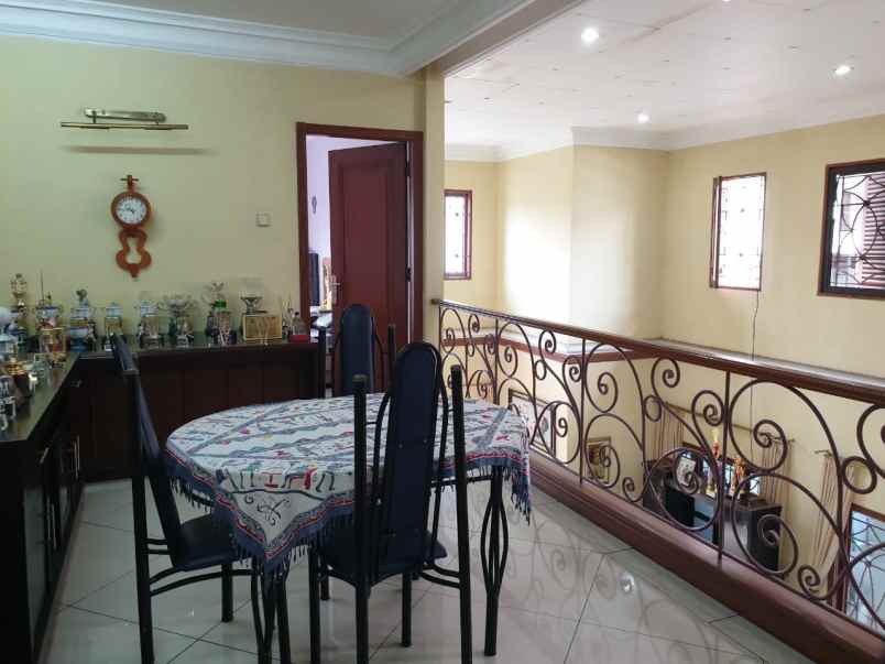 rumah villa cinere mas ciputat