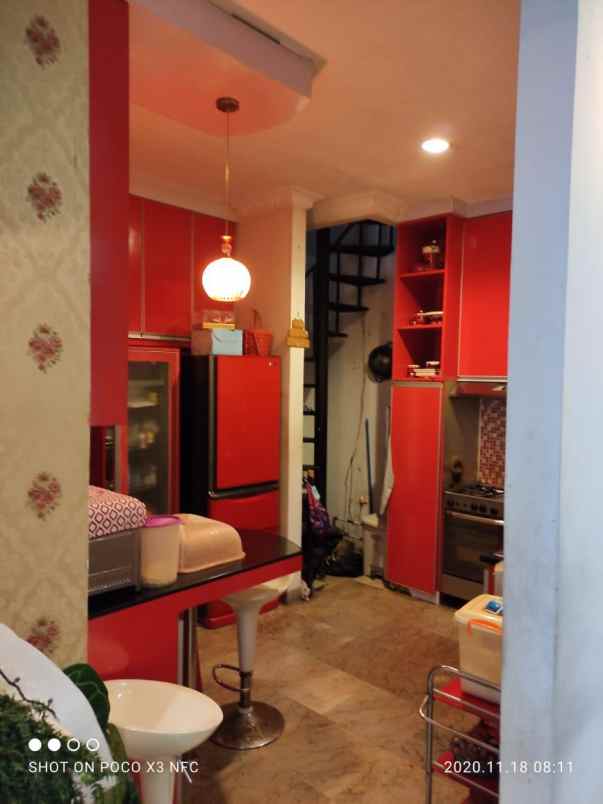 rumah villa permata gading