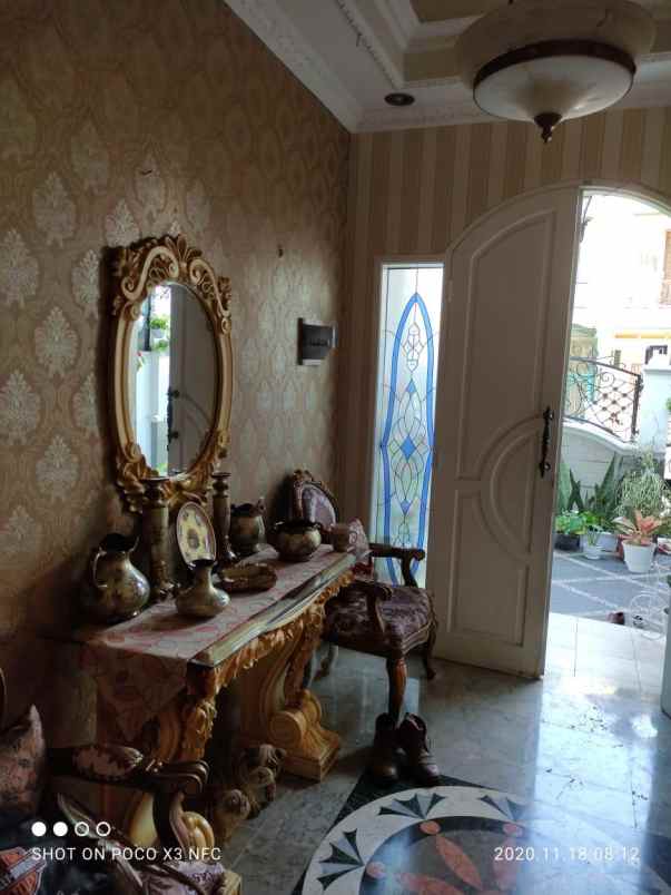 rumah villa permata gading