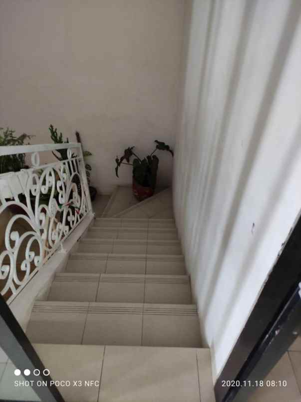 rumah villa permata gading