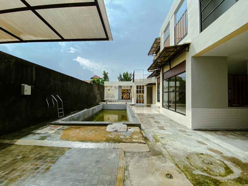 villa tanah luas di maguwoharjo private pool