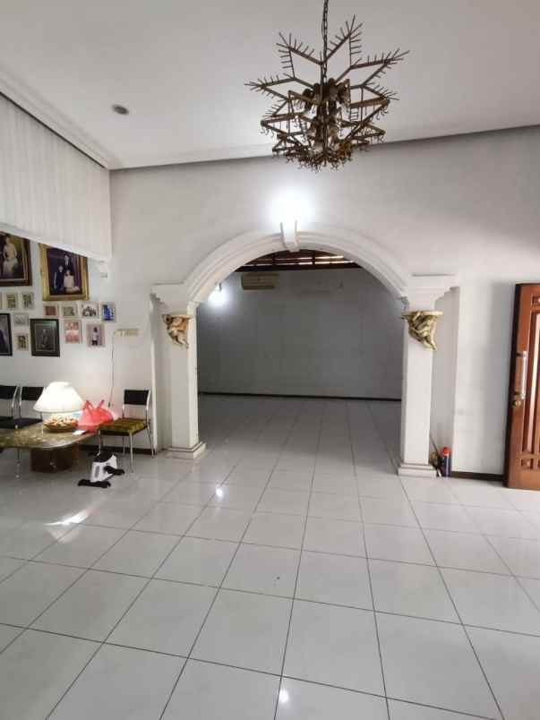 bangunan komersial surabaya pusat jln polisi istimewa