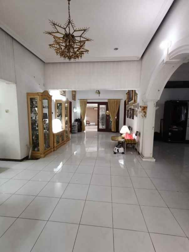 bangunan komersial surabaya pusat jln polisi istimewa