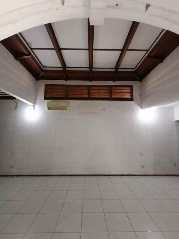 bangunan komersial surabaya pusat jln polisi istimewa