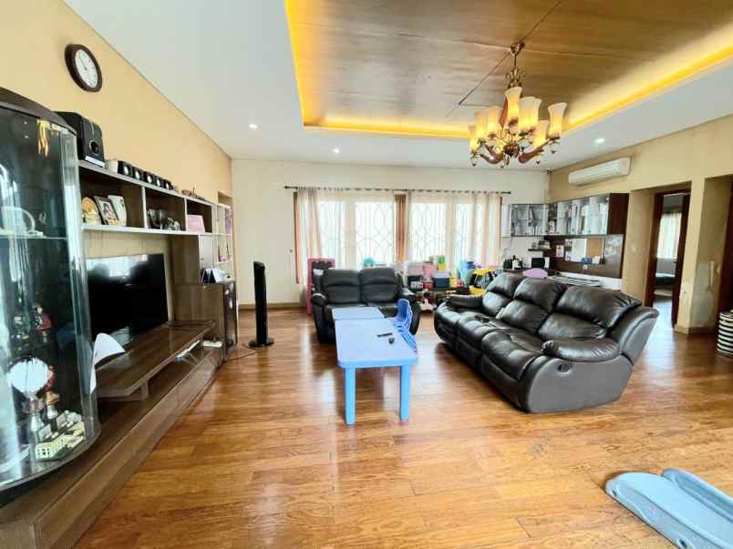 dijual cepat rumah mewah 2 lantai di bintaro