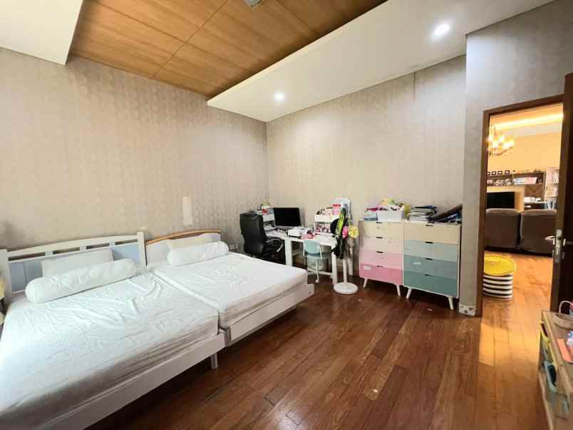 dijual cepat rumah mewah 2 lantai di bintaro