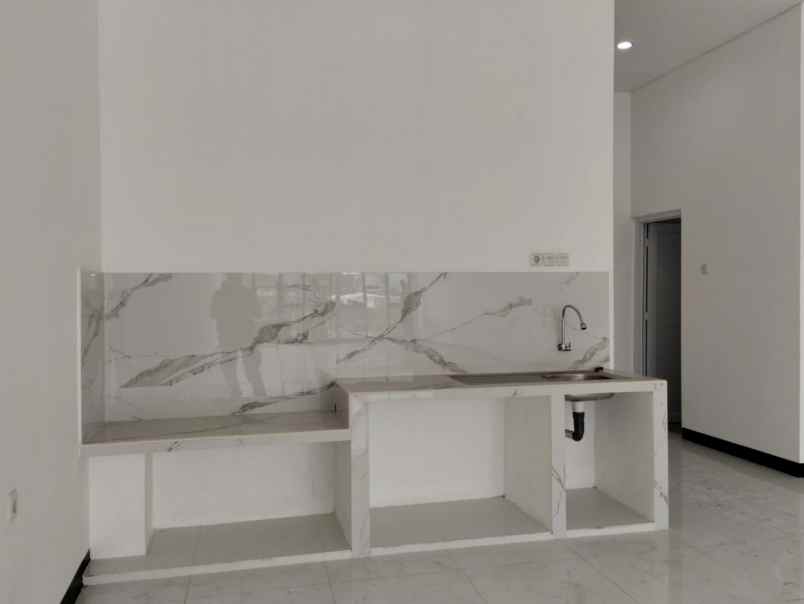 dijual ruko gudang kantor jl dr soeparno no 28