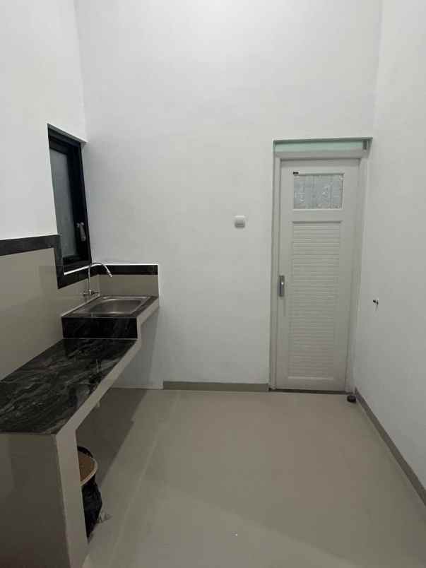 dijual rumah 2 km ke alun paseban