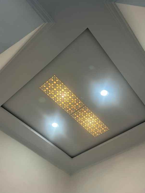 dijual rumah 2 km ke alun paseban