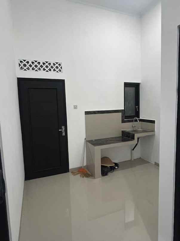 dijual rumah 2 km ke alun paseban