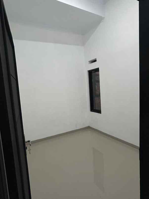 dijual rumah 2 km ke alun paseban