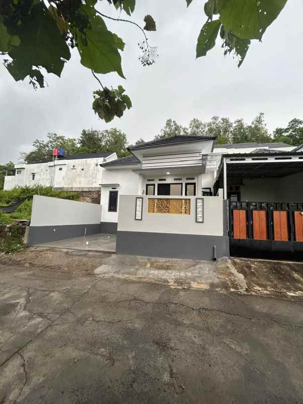 dijual rumah 2 km ke alun paseban