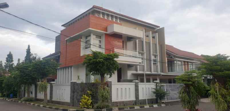 dijual rumah antapani