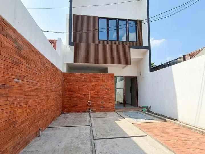 dijual rumah antapani