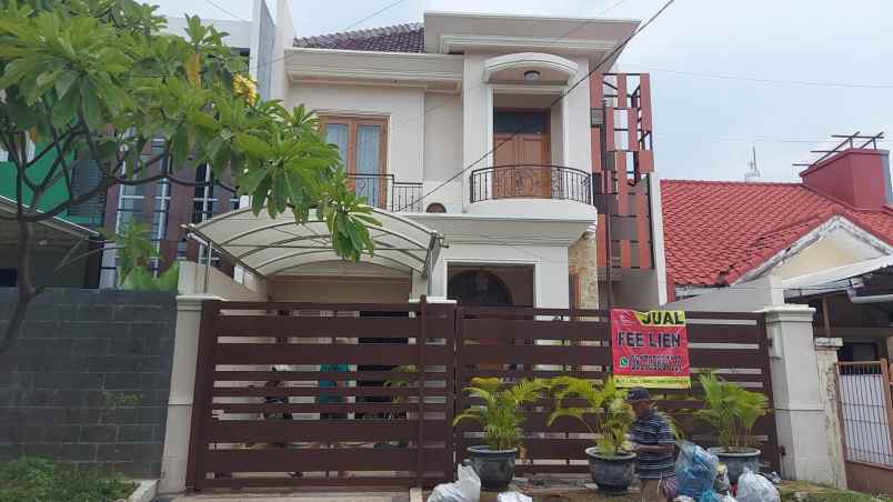 dijual rumah araya