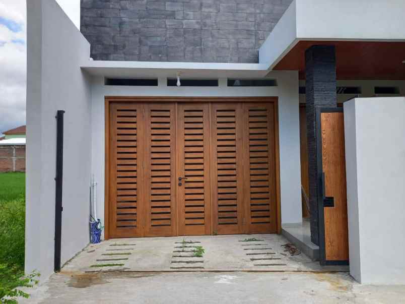 dijual rumah baru dekat kampus ums karangasem solo