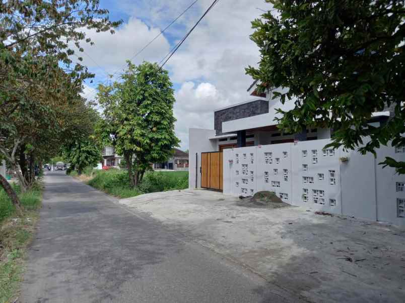 dijual rumah baru di jalan plered sumber solo