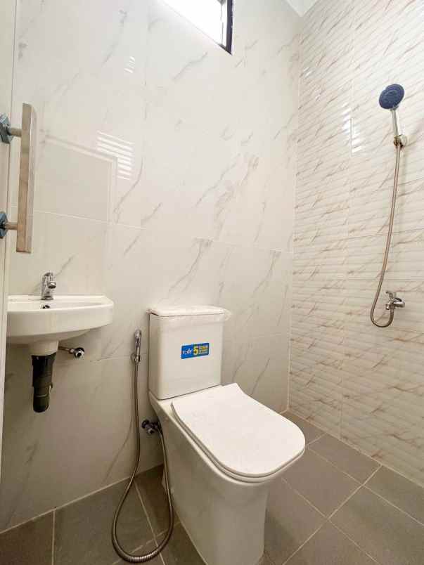 dijual rumah baru siap huni di munjul jakarta timur