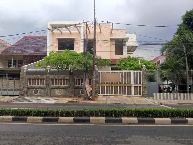 dijual rumah besar asri di malaka country estate