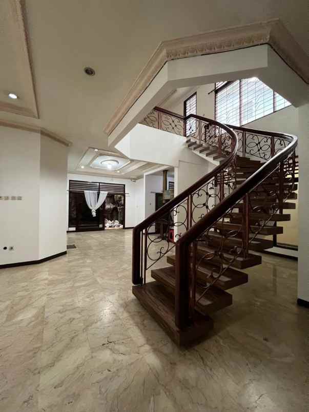 dijual rumah cantik strategis dekat mrt cipete jaksel