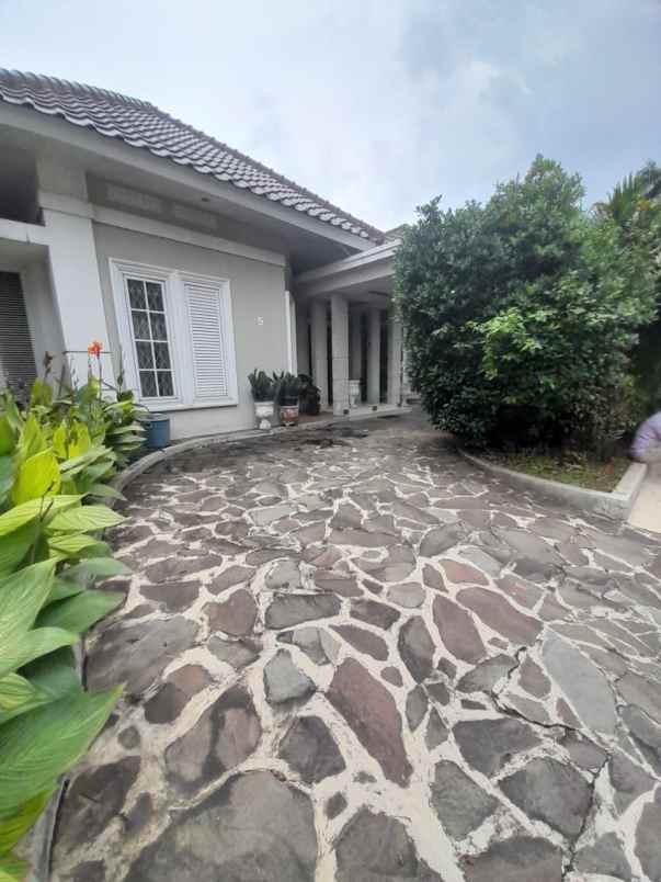 dijual rumah ceger cipayung