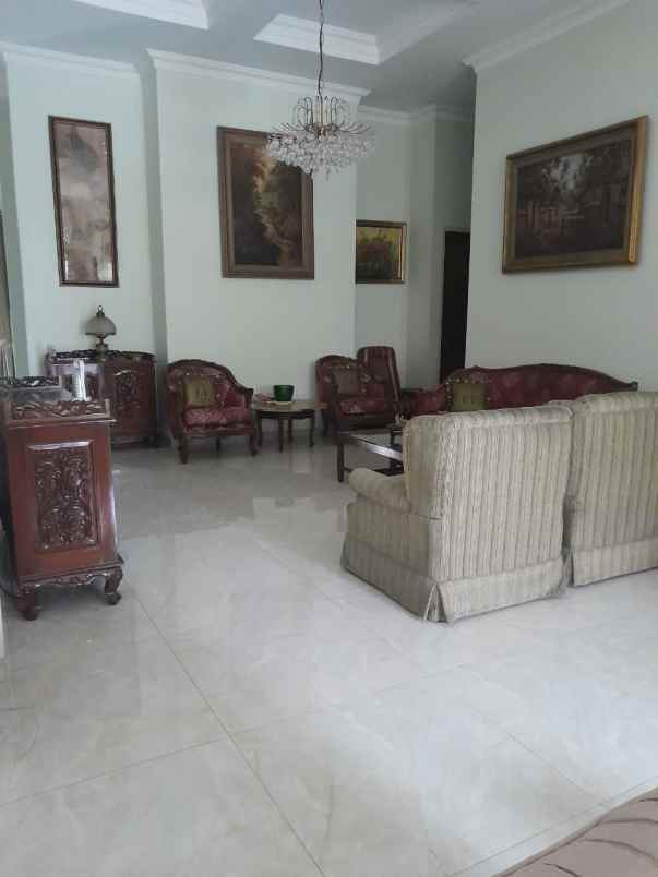 dijual rumah ceger cipayung