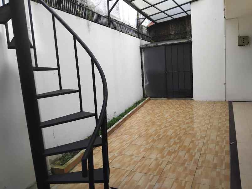 dijual rumah cigadung