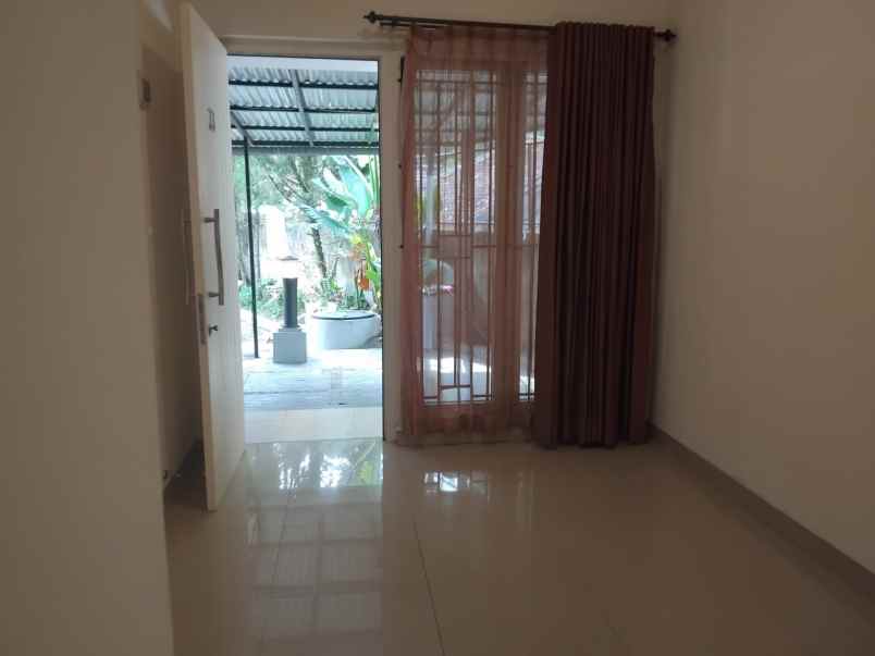 dijual rumah cigadung