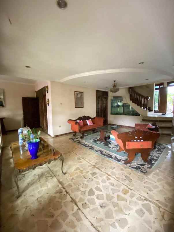 dijual rumah cinere estate