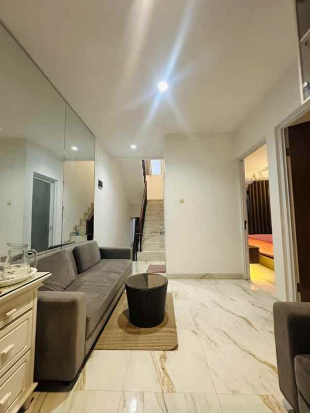 dijual rumah cinere hill