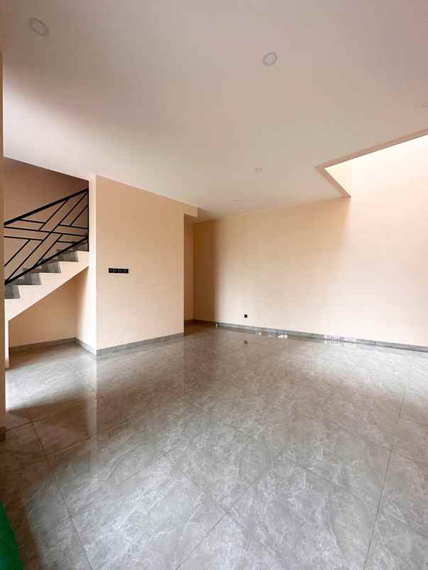 dijual rumah cipayung